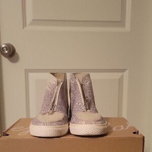 Stylish Lavender High-Top Sneakers with Zipper